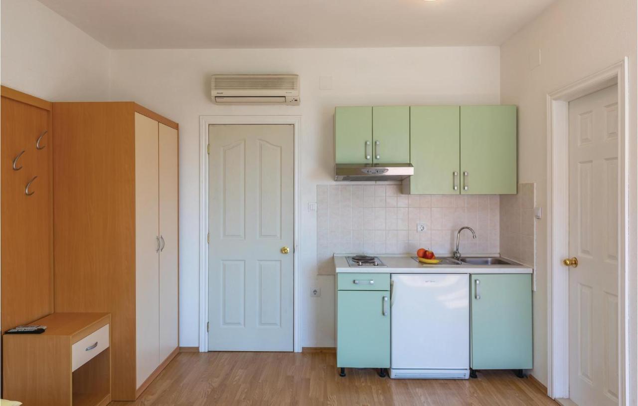 Awesome Apartment In Makarska With Kitchen Ngoại thất bức ảnh